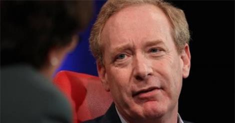 Chủ tịch của Microsoft khuyên Mark Zuckerberg: "Anh không còn là start-up nữa đâu!"