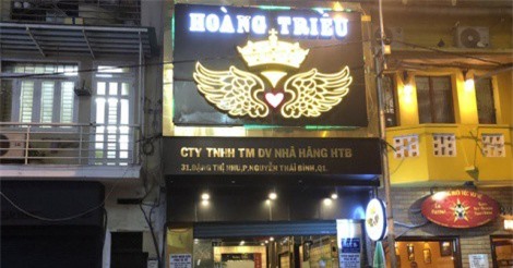 Nữ tiếp viên nhốn nháo bỏ chạy vào nhà vệ sinh lẩn trốn đoàn kiểm tra