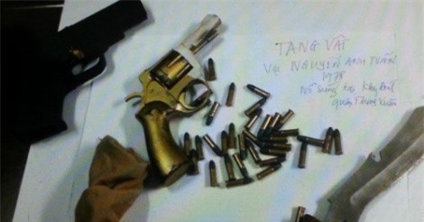 Kẻ nã đạn cả nhà vợ ngây ngô ngày ra tòa