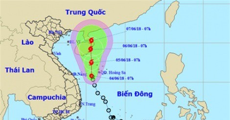 Ba tàu cá gặp nguy hiểm do ở tâm áp thấp nhiệt đới