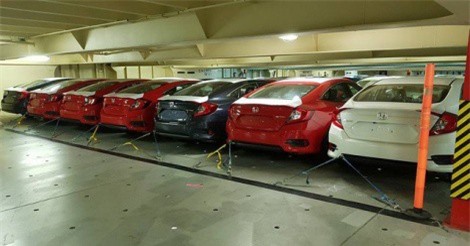 Tàu chở hàng nghìn xe nhập khẩu miễn thuế về Việt Nam