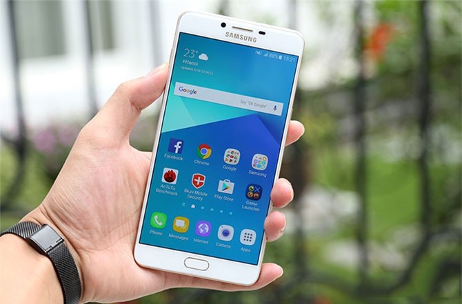Bảng giá điện thoại Samsung tháng 6/2018: Galaxy C9 Pro giảm 1 triệu đồng