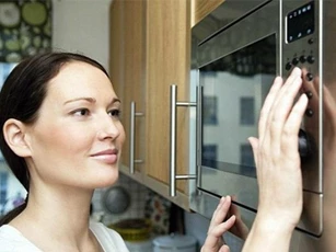 Những nguyên tắc bảo đảm an toàn khi sử dụng lò vi sóng