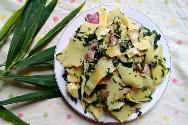 Học cách làm món măng xào lá lốt đưa cơm ngày mưa