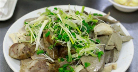 Quán 'cháo miền Tây, lòng miền Bắc' luôn đắt khách suốt 30 năm