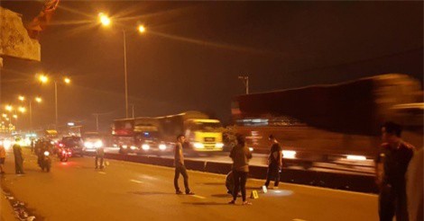 Vụ súng nổ vào đoàn xe "đi bão": Tạm đình chỉ phó công an phường