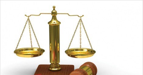 Cán bộ thi hành án chia nhau 18 năm tù