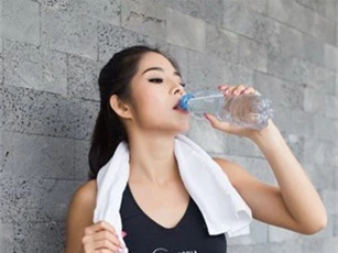 Tập gym mùa nắng nóng, cần lưu ý điều gì?