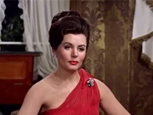 'Bond girl' đầu tiên trên màn ảnh qua đời ở tuổi 90