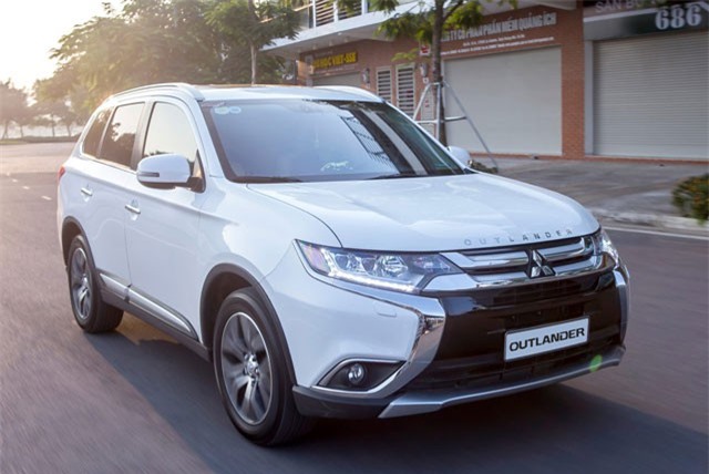 Bảng giá xe Mitsubishi tháng 6/2018: Xáo trộn, ưu đãi hấp dẫn