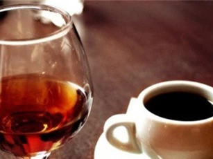 Cà phê và rượu không liên quan đến bệnh động kinh