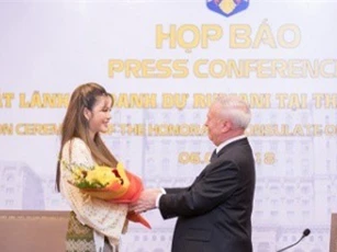Lý Nhã Kỳ được phong làm lãnh sự danh dự của Rumani