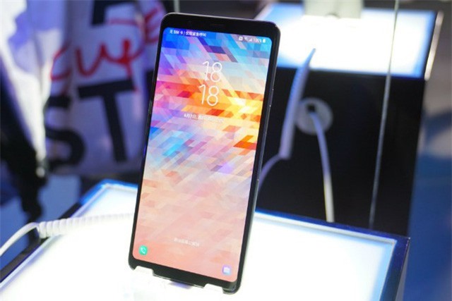 Samsung Galaxy A8 Star ra mắt: Chip S660, giá gần 11 triệu đồng
