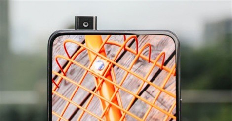 Clip trên tay Vivo NEX S: Camera selfie Pop-up, chip S845, RAM 8 GB, màn hình Ultra FullView Display