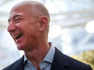 Ông chủ Amazon muốn chuyển ngành công nghiệp lên mặt trăng càng sớm càng tốt