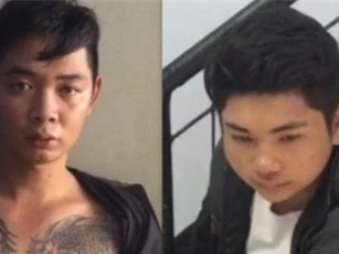 Tên cướp thủ 2 con dao nhằm chống trả khi bị vây bắt