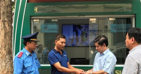 Đi 3km, khách nước ngoài bị taxi “dù” chặt chém 400.000 đồng