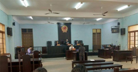 Giám đốc nhắn tin “vu khống” lãnh đạo Sở, lãnh 12 tháng tù giam