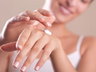 Cách dưỡng da tay mềm mịn, ngừa lão hóa hiệu quả