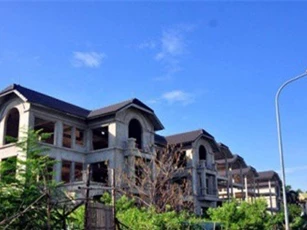 Cận cảnh 44 biệt thự triệu USD bỏ hoang nhiều năm cạnh Hồ Tây