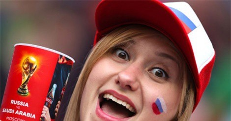 Chùm ảnh: Fan nữ Nga thi nhau khoe sắc tại World Cup 2018