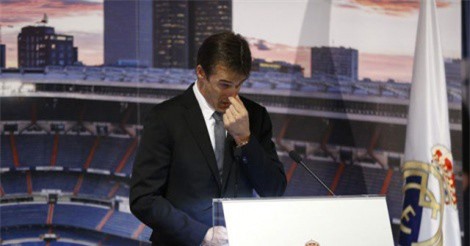 HLV Lopetegui òa khóc trong ngày ra mắt Real