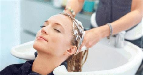 5 sai lầm khi gội đầu gây ra gàu và làm tóc gãy rụng