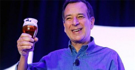 Cách dạy con của tỷ phú bia: Cha là ông chủ, con vẫn làm thuê tại cửa hàng kem