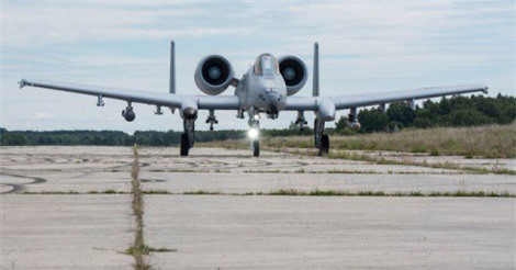 Cường kích A-10 Mỹ diễn tập cất hạ cánh khẩn cấp sát biên giới Nga