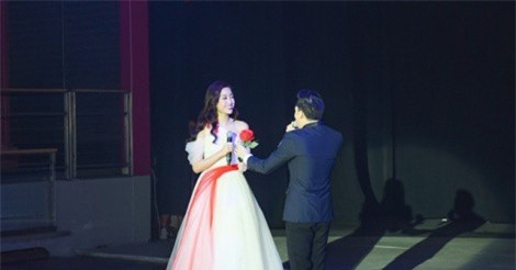 Hoa hậu Đỗ Mỹ Linh hóa “ca sĩ”, song ca cùng Dương Triệu Vũ