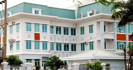 Một cán bộ hải quan bị bắt giam vì liên quan đến buôn lậu