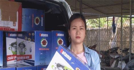 Tạm giữ nhóm đối tượng mang hàng gia dụng không rõ xuất xứ lừa bán cho dân