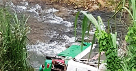 Xe khách lao xuống vực trên đèo Lò xo, 3 người chết, 18 người bị thương