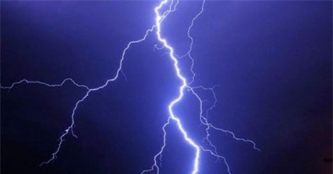12 người bị sét đánh bất tỉnh ở giữa cánh đồng