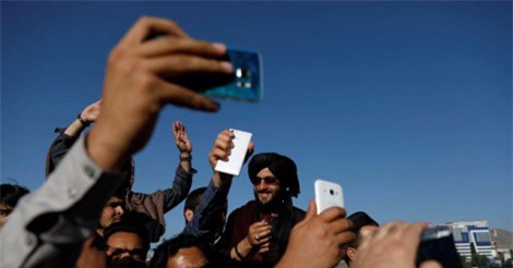 ĐIỂM TIN THẾ GIỚI: 26 người Afghanistan thiệt mạng vì bom của khủng bố IS, taxi lao vào đám đông tại Nga