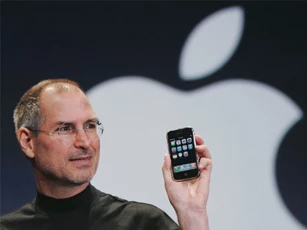 Học Steve Jobs thay đổi một điều nhỏ này, bạn sẽ có sức hút hơn gấp 7 lần