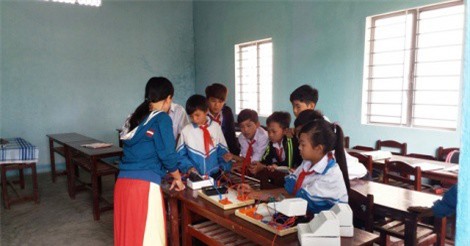 “Ngâm” tiền hỗ trợ, rồi “khốn khổ” tìm học sinh để chi trả tiền chính sách