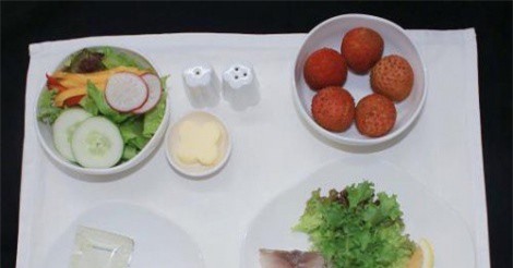 Vietnam Airlines đưa vải thiều vào phục vụ trên những chuyến bay