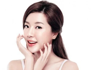 Dành một phút massage mặt mỗi ngày giúp nâng cơ, chống chảy xệ