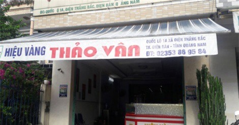 Dùng búa đập tủ kính cướp vàng chỉ trong vài giây