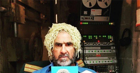 Huyền thoại M.U dùng 'độc chiêu' để chế giễu Neymar 