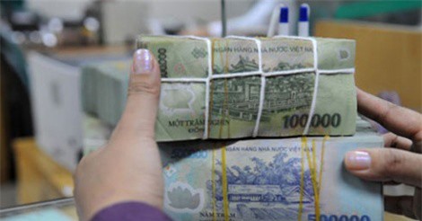 Lãi suất gửi tiết kiệm lại tiếp tục giảm