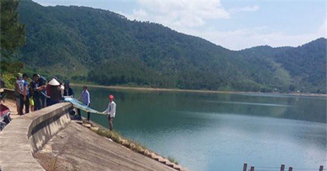 Nam sinh tử vong dưới đập nước sau buổi liên hoan cuối cấp