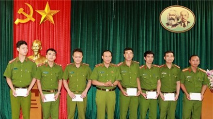 Đối tượng có HIV tấn công làm 8 cán bộ, chiến sĩ công an bị phơi nhiễm