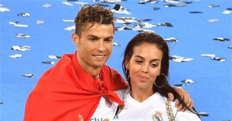 Bạn gái Ronaldo bị nghi ngờ có thai chỉ sau 7 tháng sinh con