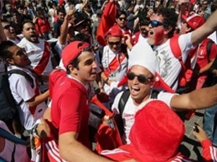 Cổ động viên Peru bán xe, bỏ việc, tăng cân để đi xem World Cup