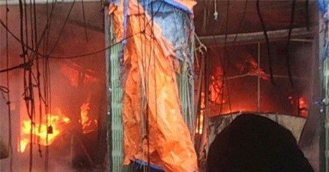 Đang cháy lớn ở chợ Sóc Sơn