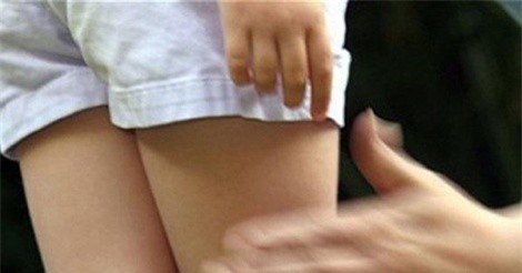 Giáo viên tiếng Anh dâm ô học sinh bị khởi tố