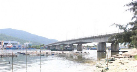 Một phụ nữ chết trong tư thế bị cột tay chân, đầu bịt túi bóng