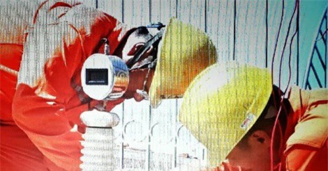 Toàn Cô Tô mất điện kéo dài, điều thợ lặn xuống biển khắc phục sự cố